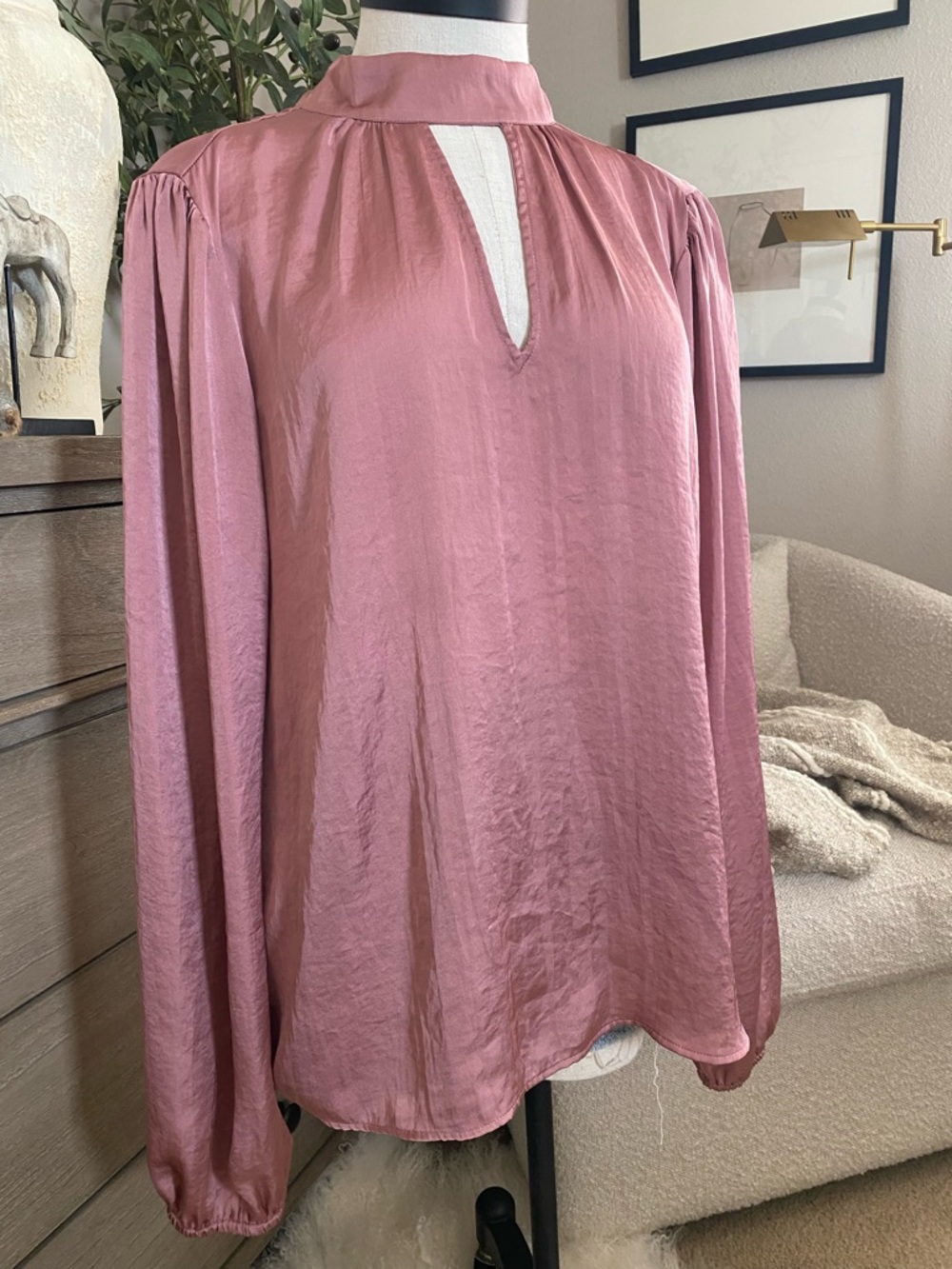 PAIGE | Cerrita Keyhole Satin Blouse in Mauve Rose